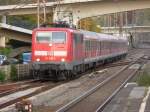 Am 25.10.2009 erreicht 111 009 mit einem RE13 (damals noch mit n-Wagen) den Bahnhof Wuppertal-Oberbarmen.