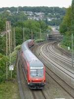 RE 4 nach Aachen in der Kurve am Bahnhof W-Zoo, 21.9.15.