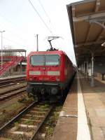 143 221 ist in Berlin-Wannsee angekommen, wo sie baustellenbedingt wendet, und wird in K�rze ihren Regionalexpress in Richtung Brandenburg (Havel) schieben.