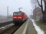 Am Morgen des 5.2.14 schiebt 143 558 eine 2-Dosto-RB von Erfurt nach S�mmerda, gerade ist sie in Gro�rudestedt.