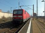 143 327 verl�sst mit einem RE nach Halle (Saale) den Bahnhof Nordhausen.