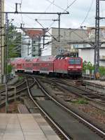 143 848 schiebt am 15.4.14 eine Doppelstockgarnitur als RB14 aus dem Bahnhof Berlin-Friedrichsstra�e in Richtung Nauen.