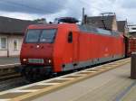 Bad Herfeld am 20.8.13 mit 145 048 und nach Hefe riechendem G�terzug.