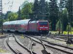 146 232 f�hrt mit einem IRE nach Kreuzlingen in Singen ein.