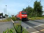 152 006 passiert hier am 16.7.13 den Bahn�bergang in Bottrop-S�d.