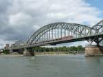 Eine 155er �berquert am 06.08.2012 die K�lner S�dbr�cke.