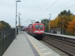 182 012 h�lt am 9.10.13 im Bahnhof Erkner.