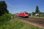 182 008 hat ihren RE1 abgebremst, um gleich in beh�bigem Tempo Berlin-K�penick zu durchfahren.