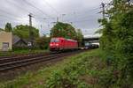 Mit einem kurzen G�terzug verl�sst 185 353 Oberhausen-Osterfeld in Richtung S�den.