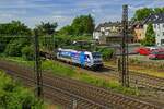 186 426 ist mit einer Werbebeklebung f�r den Fahrzeugnutzer RTB Cargo versehen.
