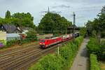 Mit einem Containerzug verl�sst 189 055 am 02.08.22 Oberhausen-Osterfeld