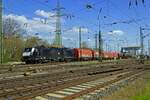 Die von MRCE zur�ck an DB Cargo verkaufte 189 098 verl�sst am 05.04.23 mit einem G�terzug die n�rdliche Ausfahrgruppe des Rbf Gremberg.