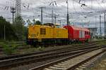 Die Lok 203 310 hat am 31.07.23 einen Hilfsger�tewagen im Rangierbahnhof Gremberg abgeholt und f�hrt jetzt mit diesem Wagen wieder in Richtung Norden.