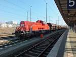 Mit einem Kohlezug steht die  kleine Gravita  261 041 am 13.3.14 im G�terbahnhof von Weimar.