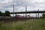 Eine Doppeltraktion 423, angef�hrt von 423 053, n�hert sich auf der Fahrt von Au an der Sieg nach K�ln-Ehrenfeld am Nachmittag des 13.06.17 Porz.