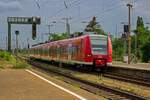 Das  Netz  der S-Bahn Mittelelbe besteht aus einer einzigen Linie, die in Nord-S�d-Richtung von Stendal �ber Magdeburg nach Sch�nebeck f�hrt. 425 005 war am 21.07.22 auf eben dieser Linie in Richtung S�den unterwegs und h�lt in K�rze in Magdeburg-Neustadt.