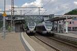 In Finnentrop kreuzen sich zur halben Stunde die Z�ge der Linie RB91, hier ET23.2102 und ET23.2106.