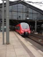 442 328 unter der Bahnsteig�berdachung in Berlin-Friedrichstra�e.
