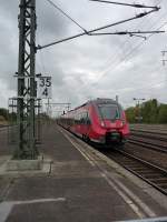442 121 und 442 119 erreichen am 7.10.13 aus Richtung Potsdam Sch�nefeld.