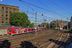 Auf der Linie S1 waren am 05.08.2020 474 019 und ein weiterer Triebzug nahe unmittelbar �stlich des Hamburger Hauptbahnhofs unterwegs. An der Station Ohlsdorf werden die beiden Z�ge fl�geln und die �ste nach Poppenb�ttel bzw. zum Hamburger Flughafen bedienen.