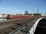 Ein Vollzug 481er f�hrt am 31.10.13 als S7 Richtung Wannsee in Berlin HBF ein.