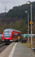 648 106 verl�sst den Haltepunkt Schalksm�hle in Richtung L�denscheid.