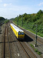 Gleismesszug 725 101 der DB (Plasser & Theurer GMTZ STW 726.1) durchfahren am 2.9.16 den Bahnhof Vohwinkel Richtung Osten.
