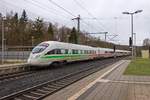 Seit einiger Zeit weist eine wachsende Zahl an ICE-Triebz�gen mit einem gr�nen Streifen auf die verglichen mit anderen Verkehrstr�gern bessere �k�bilanz der Schiene hin. So auch 411 069, hier am 13.02.2020 in Baunatal-Guntershausen.