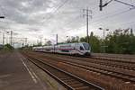 Im Jahr 2019 konnte DB Fernverkehr einige junge Gebrauchte von der �sterreichischen WESTBahn erwerben. Dort soll der Fahrzeugpark vereinheitlicht werden und die Bestandsfahrzeuge standen zum Verkauf. W�hrend die sechsteiligen KISS-Triebwagen der Erstausstattung noch in �sterreich unterwegs sind, werden die nachgelieferten Vierteiler bereits von der DB eingesetzt. 4110 117 erreicht am 27.08.2020 den Bahnhof Sch�nefeld Flughafen, der mit dieser neuen IC-Linie wieder an das Fernverkehrsnetz angeschlossen wurde.