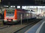 Als S6 wartet diese Doppeltraktion 422 mit 422 560 vorne am 2.1.15 im D�sseldorfer Hbf.