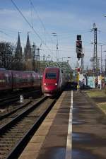 Aus Paris kommend hat der Thalys mit der Nummer 4304, der der belgischen Staatsbahn SNCB geh�rt, K�ln erreicht und f�hrt nun in den Abstellbahnhof Deutzerfeld.