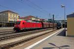 Einen Ganzzug Selbstentladewagen aus Richtung �sterreich hat 185 231 am 26.06.