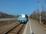 VT 407 der KML in Wippra, 11.3.14. Nachdem der Zug auf der Hinfahrt nur durch zwei Fotografen und (zeitweise) einen regul�ren Frahgast bev�lkert wurde, zeigte sich auf der R�ckfahrt, dass die Bahnverbindung zumindest zwischen Mansfeld und Klostermansfeld auch dem Sch�lerverkehr dient.