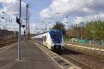 Am Ostersamstag 2021 f�hrt 9442 368 als RE7 nach M�nster in Wuppertal-Oberbarmen ein.
