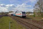 Mit einem IC in Richtung Leipzig �berquert 146 565 am 03.04.21 das Sonnborner Autobahnkreuz.