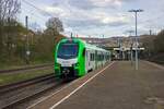 Als Zug der Linie S9 nach Haltern hat 3429 012 am 03.04.21 in Wuppertal-Sonnborn gehalten und wartet nun darauf, dass der Gegenzug die eingleisige Einf�delung der Essener Strecke in die Ortsgleise bei