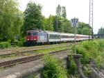 421 371 verl�sst mit einem EuroCity nach Z�rich HB den Bahnhof Lindau.