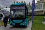 Ein elektrischer Midibus vom Typ 80e von Ikarus, der auf der InnoTrans im Sommergarten zu sehen war.
