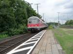 Eine n-Wagen-Garnitur mit einer Lok der Baureihe 218 am Zugschluss f�hrt am 08.08.2012 in K�ln-West ein.
