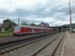 Ein n-Wagen mit Wittenberger Kopf verl�sst am 23.06.2013 Weinheim (Bergstra�e) in Richtung Heidelberg.