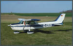 Die Cessna 172R Skyhawk II D-EROI weilt am 17.03.2024 auf der Abstellfläche des Verkehrslandeplatzes Halle-Oppin. 