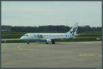 Die Embraer 175 G-FBJB der Flybe ist am 16.11.2015 in Hannover geschoben gelandet. Ende Januar 2023 stellt Flybe den Betrieb ein.