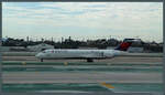 Die Boeing 717-231 N924AT der Delta Air Lines rollt am 29.10.2016 zur Startbahn am Los Angeles International Airport.