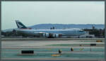 Die Boeing 747-867F B-LJI der Cathay Pacific Cargo am Flughafen Los Angeles.