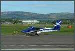 glasgow-egpf-5/885538/in-den-farben-der-schottischen-flagge In den Farben der schottischen Flagge ist die Twin Otter G-HIAL der Loganair gestaltet. Am 08.05.2025 startet sie gleich als Flug LM 451 von Glasgow nach Barra.