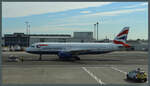 a320-200-2/885431/die-a320-232-g-euyb-der-british-airways Die A320-232 G-EUYB der British Airways wurde am 08.05.2025 auf das Vorfeld des Flughafens Glasgow geschoben, um in Kürze Richtung London-Heathrow zu starten.