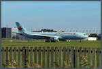 Der A330-343 C-GHKX trägt noch die alte Lackierung der Air Canada, als er am 11.10.2022 in Montreal-Trudeau auf der Landebahn abbremst.