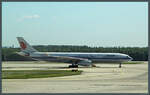 a330-300/835684/die-a330-300-b-6512-der-air-china Die A330-300 B-6512 der Air China ist am 19.09.2011 auf dem Hauptstadt-Flughafen von Peking (Beijing Shoudu Guoji Jichang) gelandet.