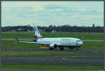 Die 737-8 TC-SOL der SunExpress rollt am 02.03.2024 zur Startbahn in Düsseldorf, um Richtung Türkei zu fliegen.