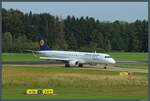 Als Flug LH 370 aus Frankfurt (Main) ist die Embraer E190LR D-AECG der Lufthansa CityLine am 05.10.2023 in Friedrichshafen gelandet. 